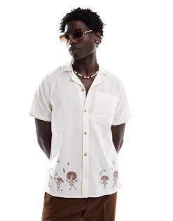 Hollister Short Sleeve Shirt With Embroidered Mushroom Design In Cream For Men Moonbeam
